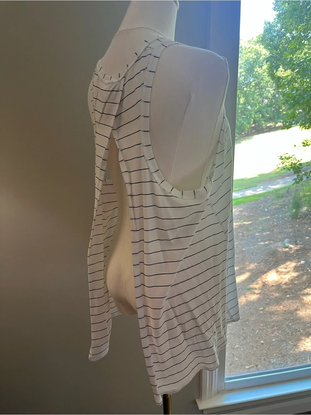 Lululemon Women’s Striped workout Up Tank - White/Black- open back - like new-10